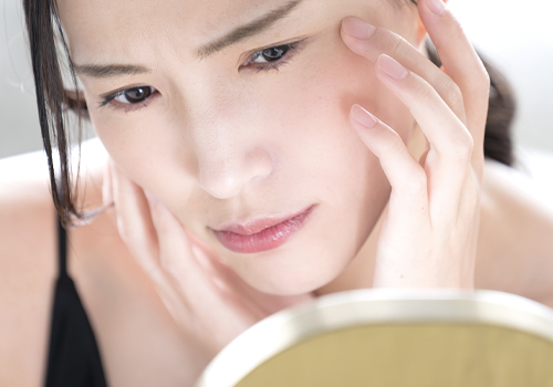 目が小さいとどんな印象になりやすい？