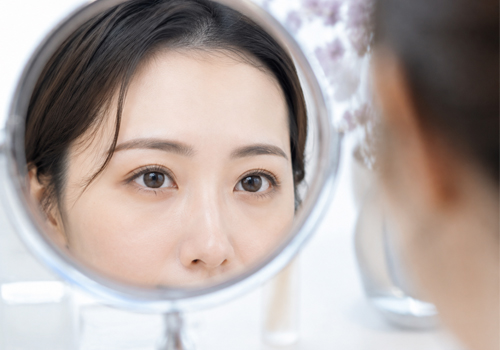 三白眼とは?白目が3方向に見える目の形