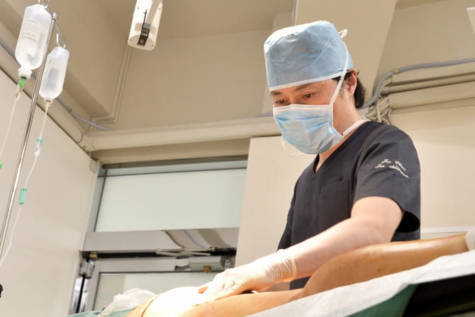 見極めて緻密に吸引する丁寧な施術